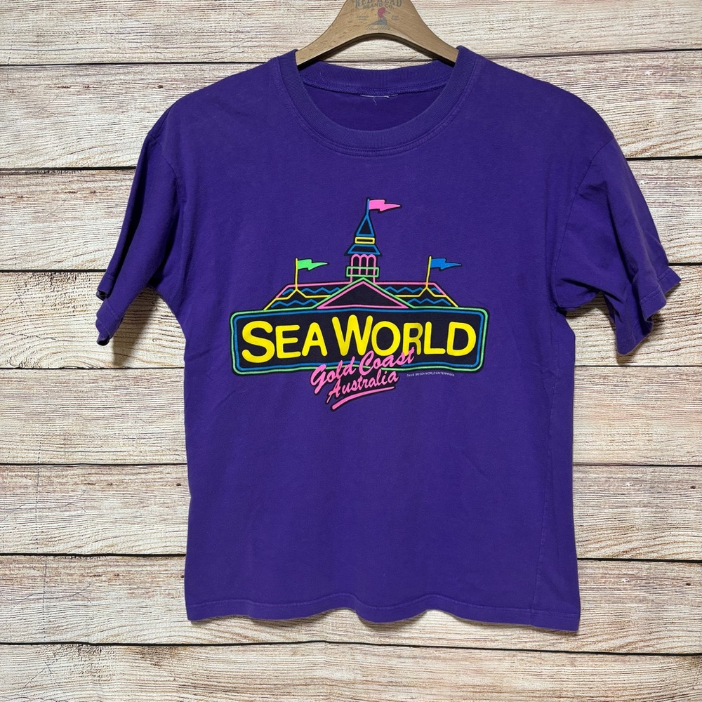 Vintage 1992 Purple Sea World Gold Coast Australia Graphic Tee